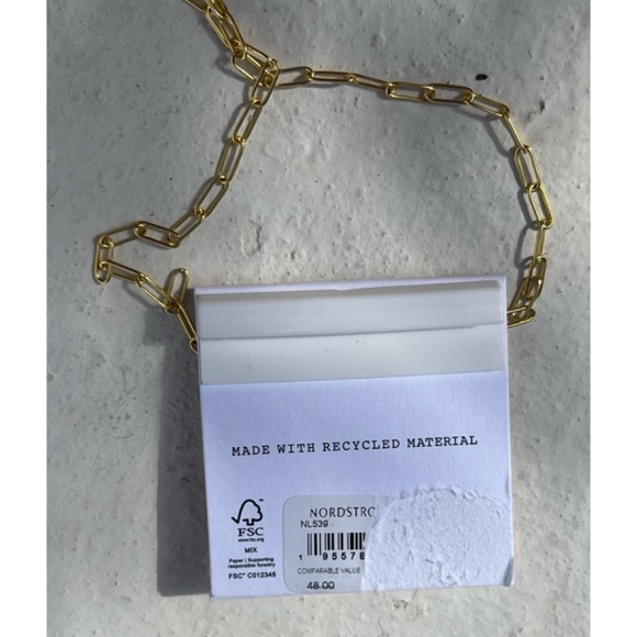 Madewell Stone Collection Green
Apophyllite Necklace - Picture 4 of 10